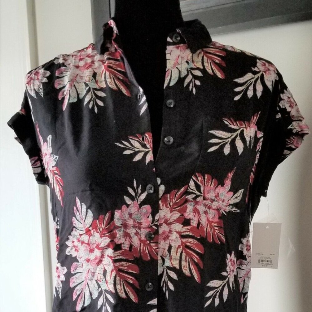 NWT Size XS Extra Small Black Floral Pattern Button Down Top From So MSRP $36